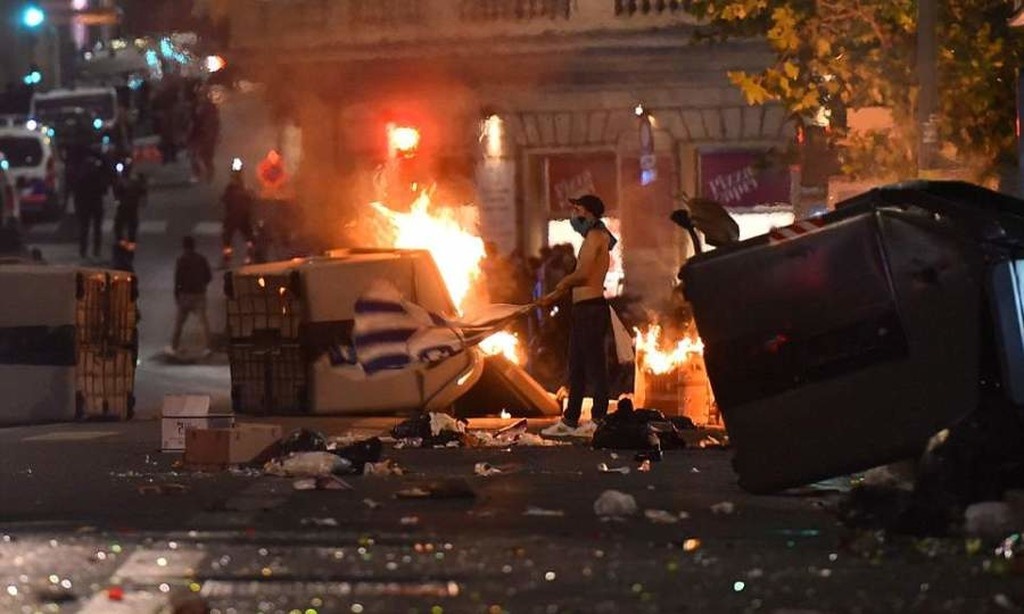 Europa League: Έκαψαν την Μασσαλία οι οπαδοί της Μαρσέιγ (photos+videos)