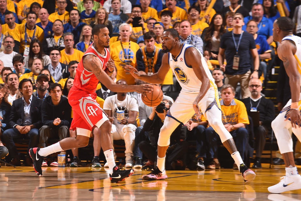 NBA: Ξέσπασε ο Κάρι, διέλυσαν τους Ρόκετς οι Ουόριορς (photos+video)