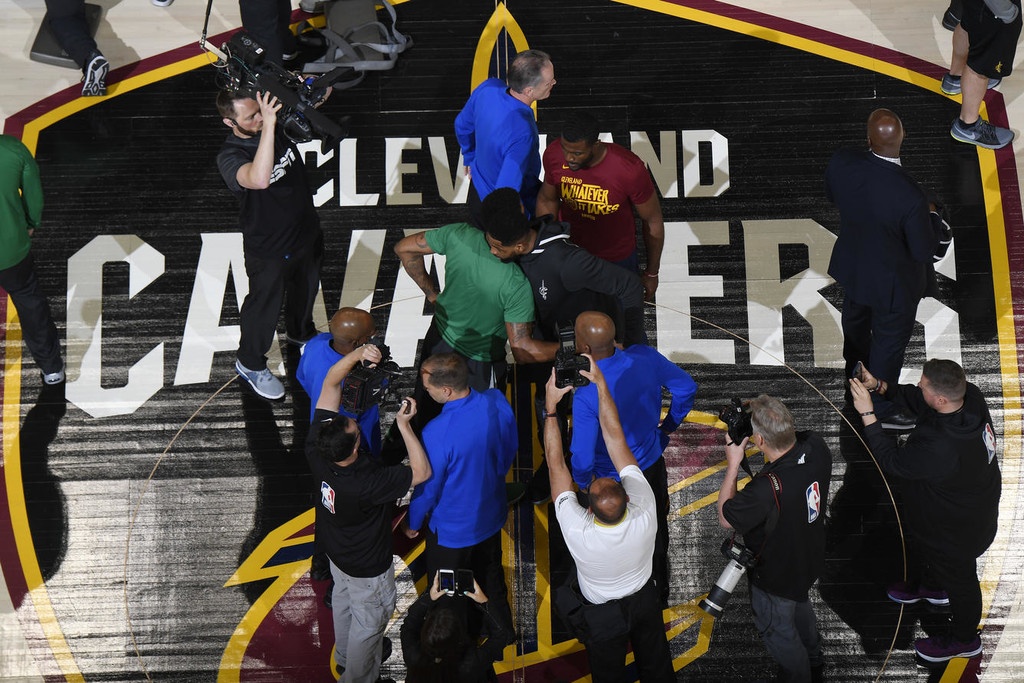NBA: Ο ΛεΜπρόν αντιστέκεται στους Σέλτικς (photos+video)