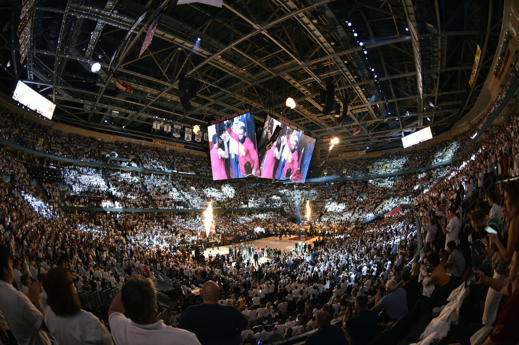 NBA: Ο ΛεΜπρόν αντιστέκεται στους Σέλτικς (photos+video)