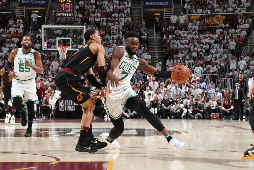 NBA: Ο ΛεΜπρόν αντιστέκεται στους Σέλτικς (photos+video)