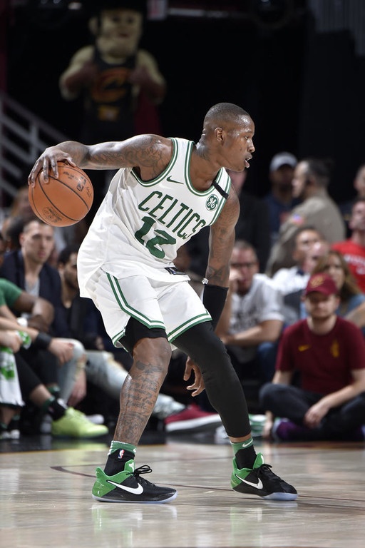 NBA: Ο ΛεΜπρόν αντιστέκεται στους Σέλτικς (photos+video)