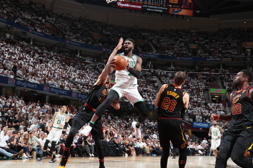 NBA: Ο ΛεΜπρόν αντιστέκεται στους Σέλτικς (photos+video)