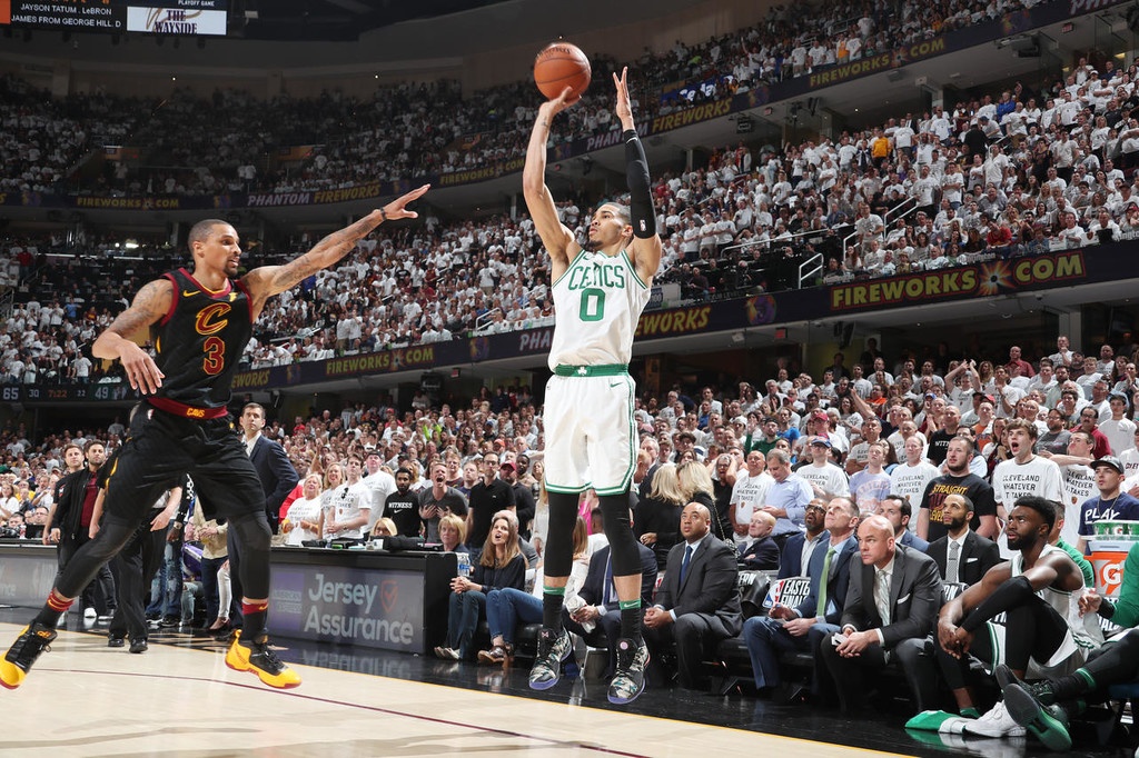 NBA: Ο ΛεΜπρόν αντιστέκεται στους Σέλτικς (photos+video)