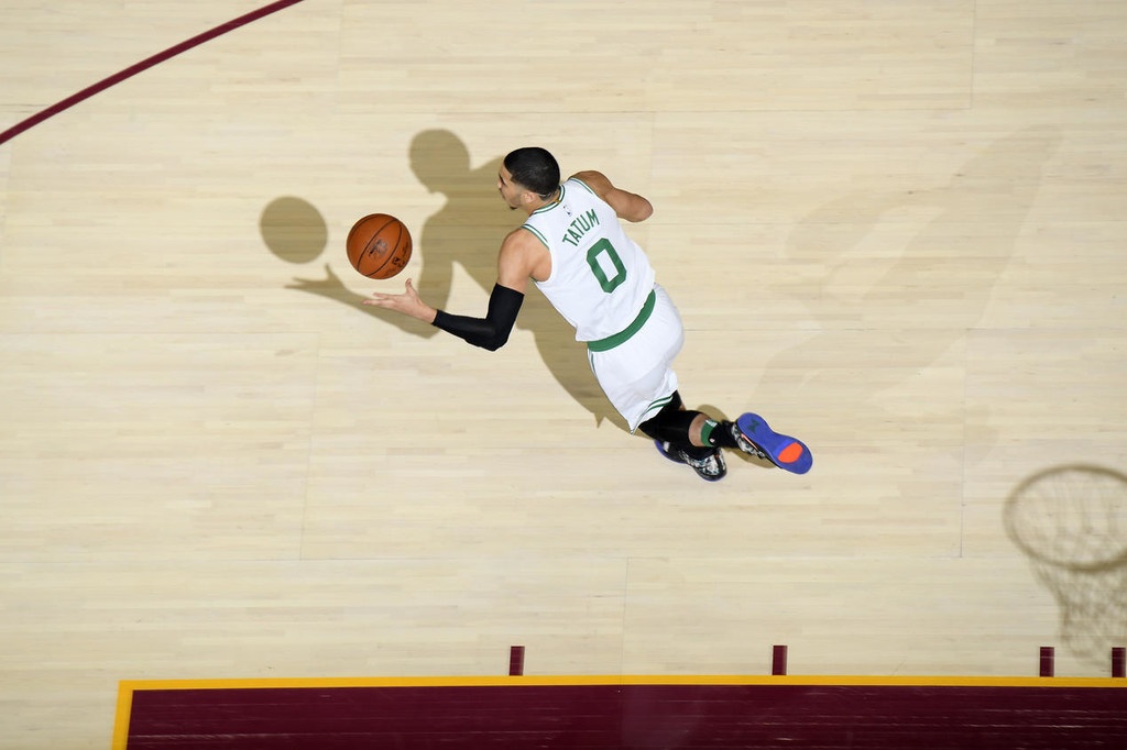NBA: Ο ΛεΜπρόν αντιστέκεται στους Σέλτικς (photos+video)