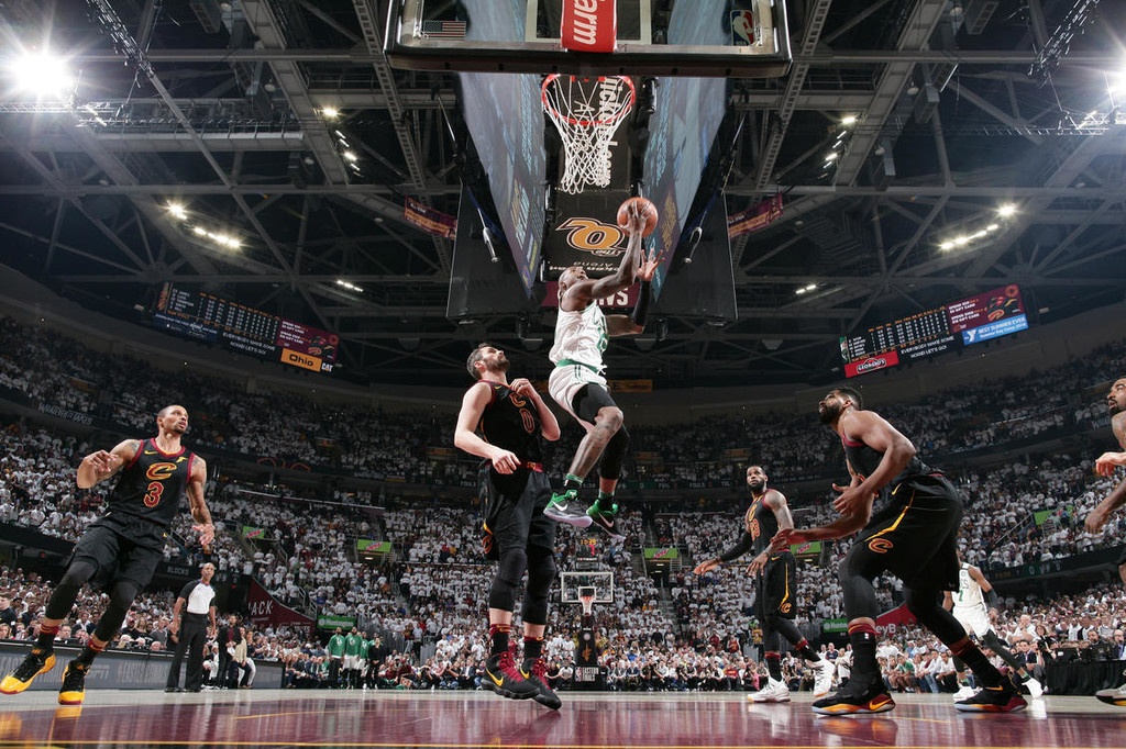 NBA: Ο ΛεΜπρόν αντιστέκεται στους Σέλτικς (photos+video)