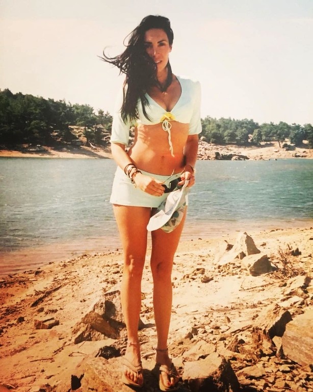 Ελληνίδα 50άρα με καυτή κορμάρα! (photos)