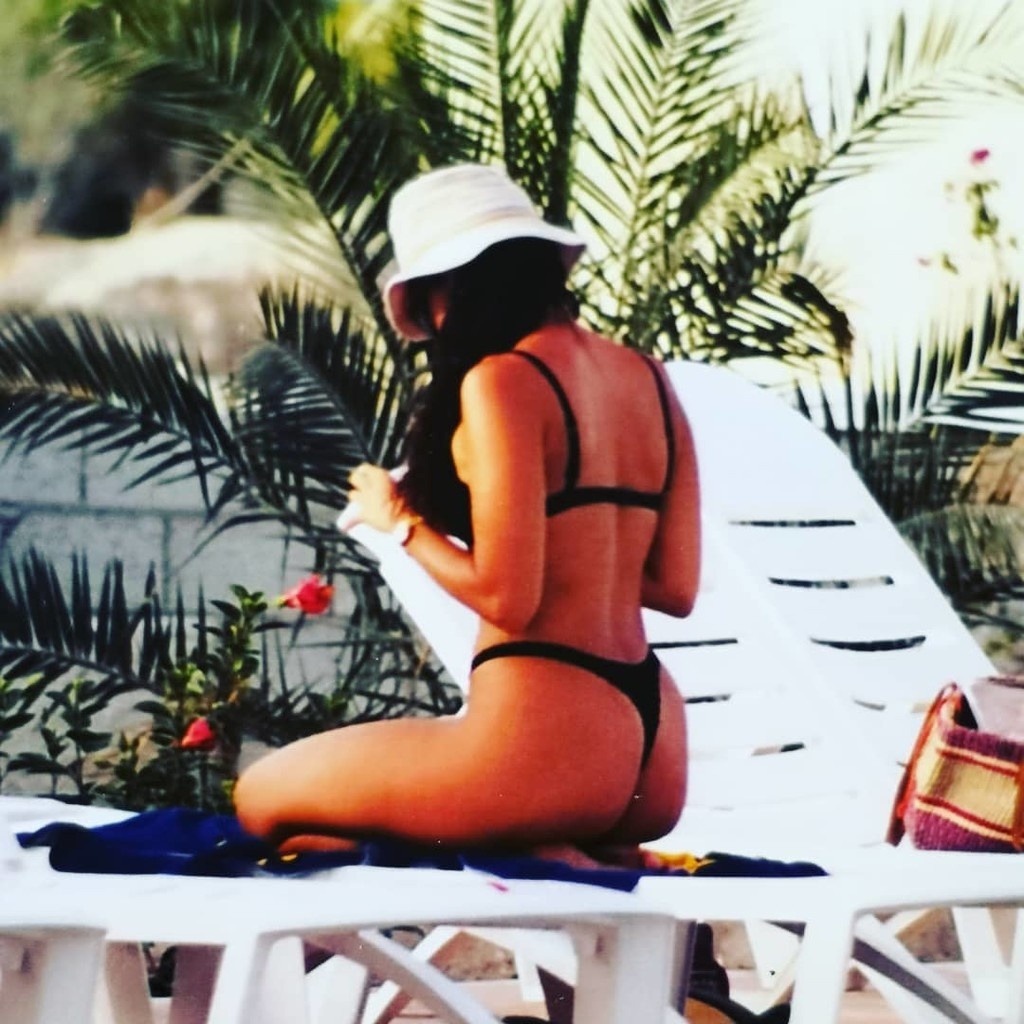 Ελληνίδα 50άρα με καυτή κορμάρα! (photos)