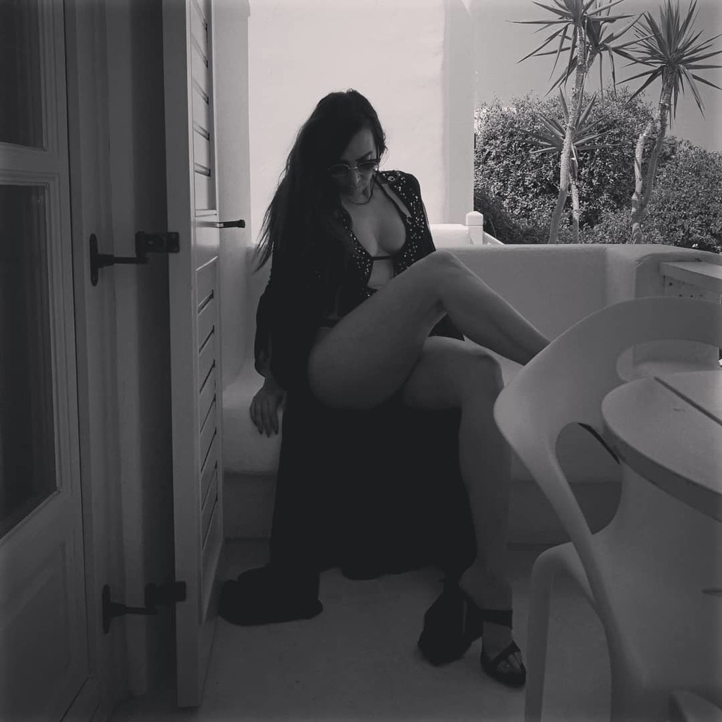 Ελληνίδα 50άρα με καυτή κορμάρα! (photos)