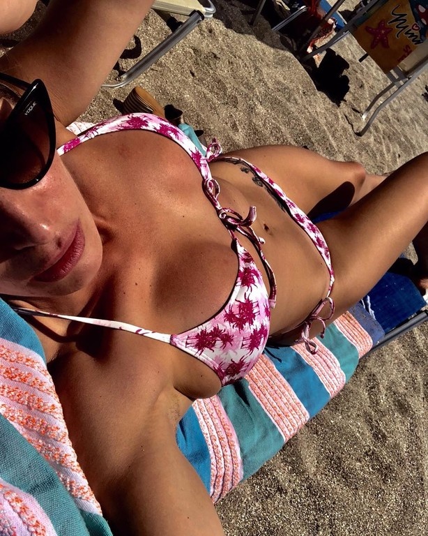 Η Εύα Λάσκαρη μας τρέλανε με την πίσω της… κίνηση! (photos)