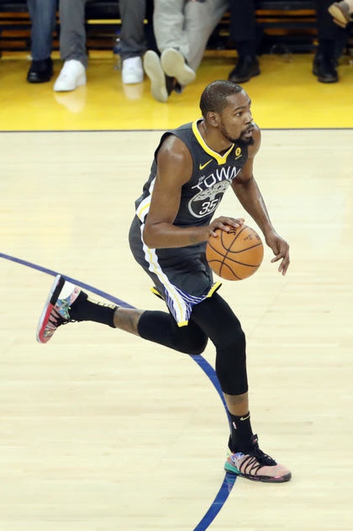 NBA: Πυροβολούσε από… παντού ο Κάρι, 2-0 οι Ουόριορς (photos+video)