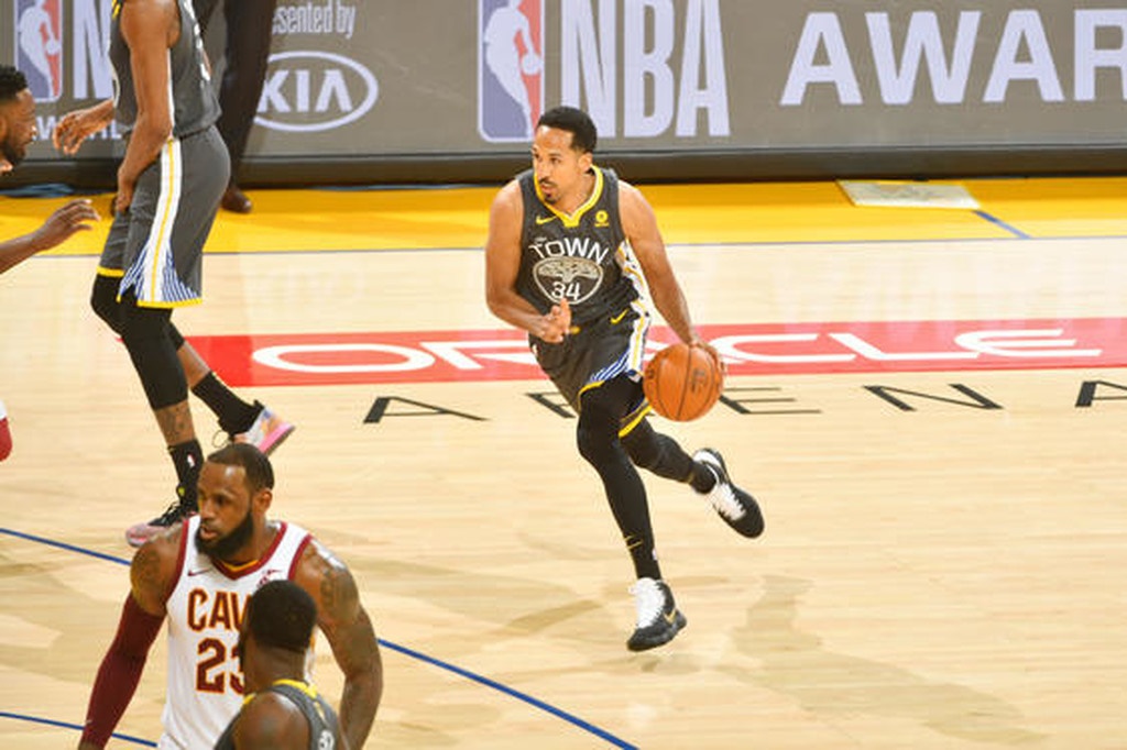 NBA: Πυροβολούσε από… παντού ο Κάρι, 2-0 οι Ουόριορς (photos+video)