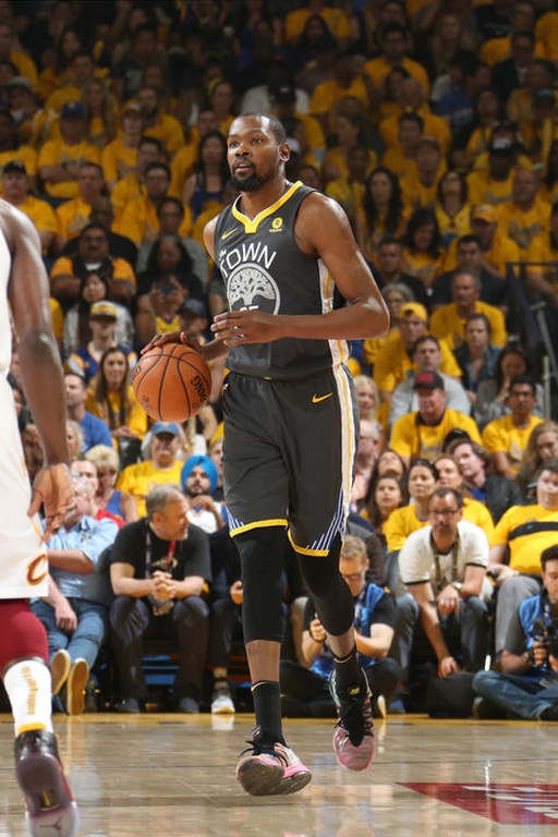 NBA: Πυροβολούσε από… παντού ο Κάρι, 2-0 οι Ουόριορς (photos+video)
