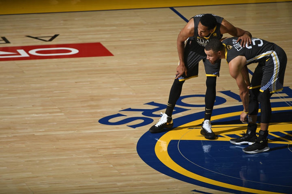 NBA: Πυροβολούσε από… παντού ο Κάρι, 2-0 οι Ουόριορς (photos+video)
