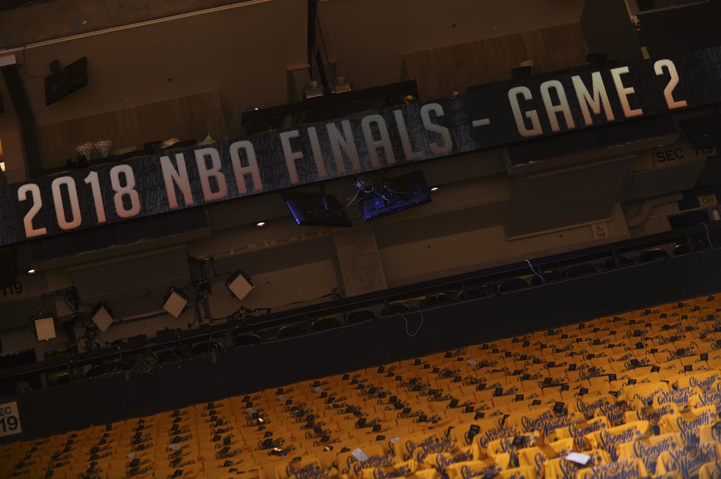 NBA: Πυροβολούσε από… παντού ο Κάρι, 2-0 οι Ουόριορς (photos+video)