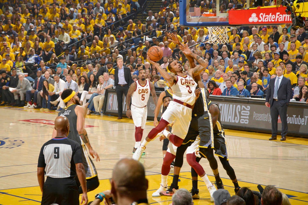 NBA: Πυροβολούσε από… παντού ο Κάρι, 2-0 οι Ουόριορς (photos+video)