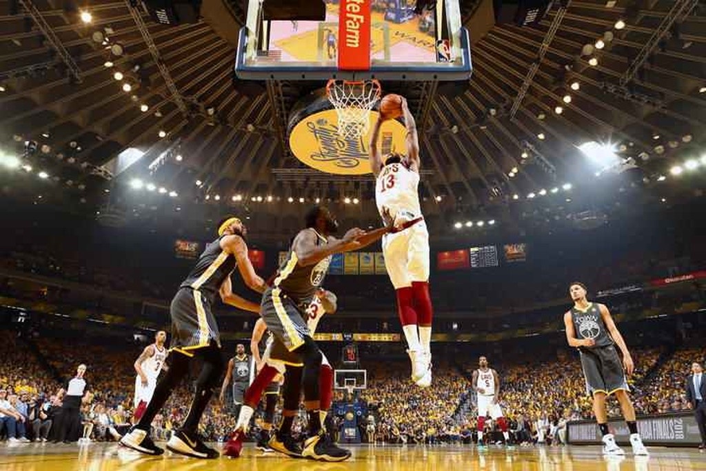 NBA: Πυροβολούσε από… παντού ο Κάρι, 2-0 οι Ουόριορς (photos+video)