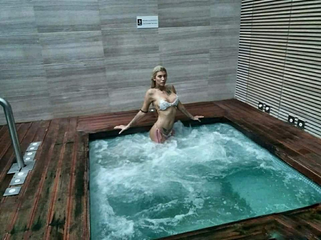 Η Μαρία Αλεξάνδρου κολάζει με το καυτό μαγιό της (photos)