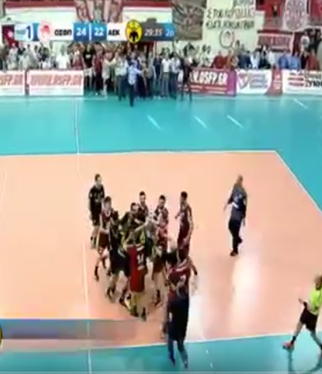 Ξύλο στο Ρέντη: Πλακώθηκαν παίκτες του Ολυμπιακού και της ΑΕΚ! (video, photos)