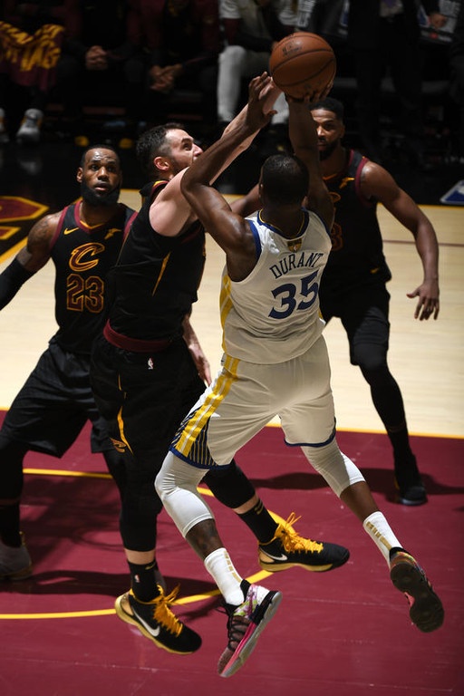 NBA: Κούπα με… σκούπα για Ουόριορς! (photos+video)