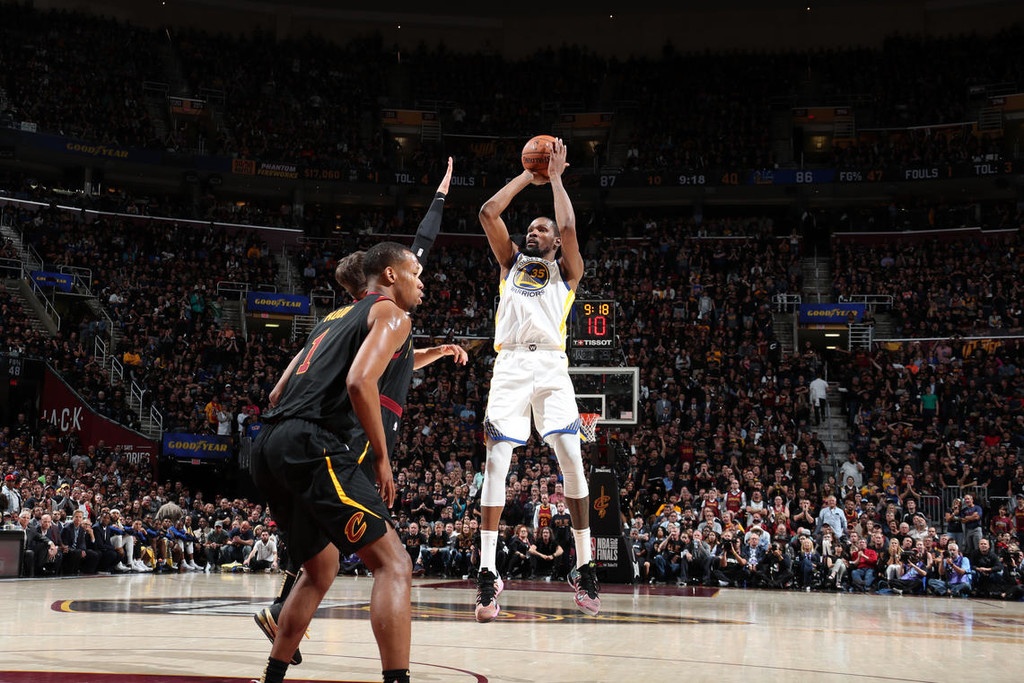 NBA: Κούπα με… σκούπα για Ουόριορς! (photos+video)