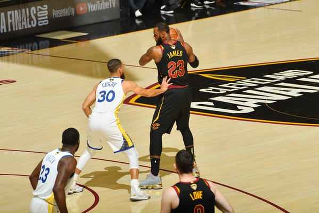 NBA: Κούπα με… σκούπα για Ουόριορς! (photos+video)