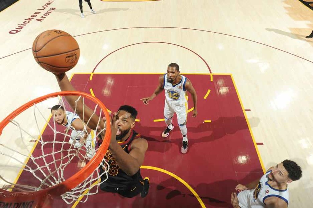 NBA: Κούπα με… σκούπα για Ουόριορς! (photos+video)