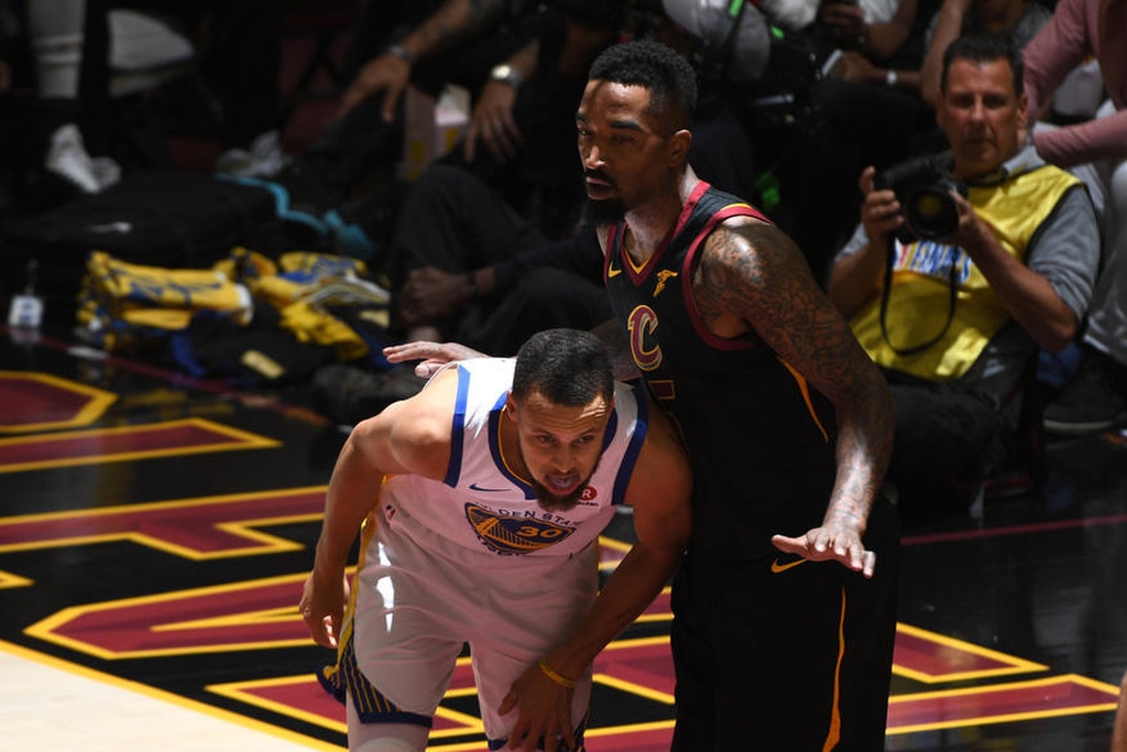 NBA: Στέψη στο Κλίβελαντ για Ουόριορς (photos+video)