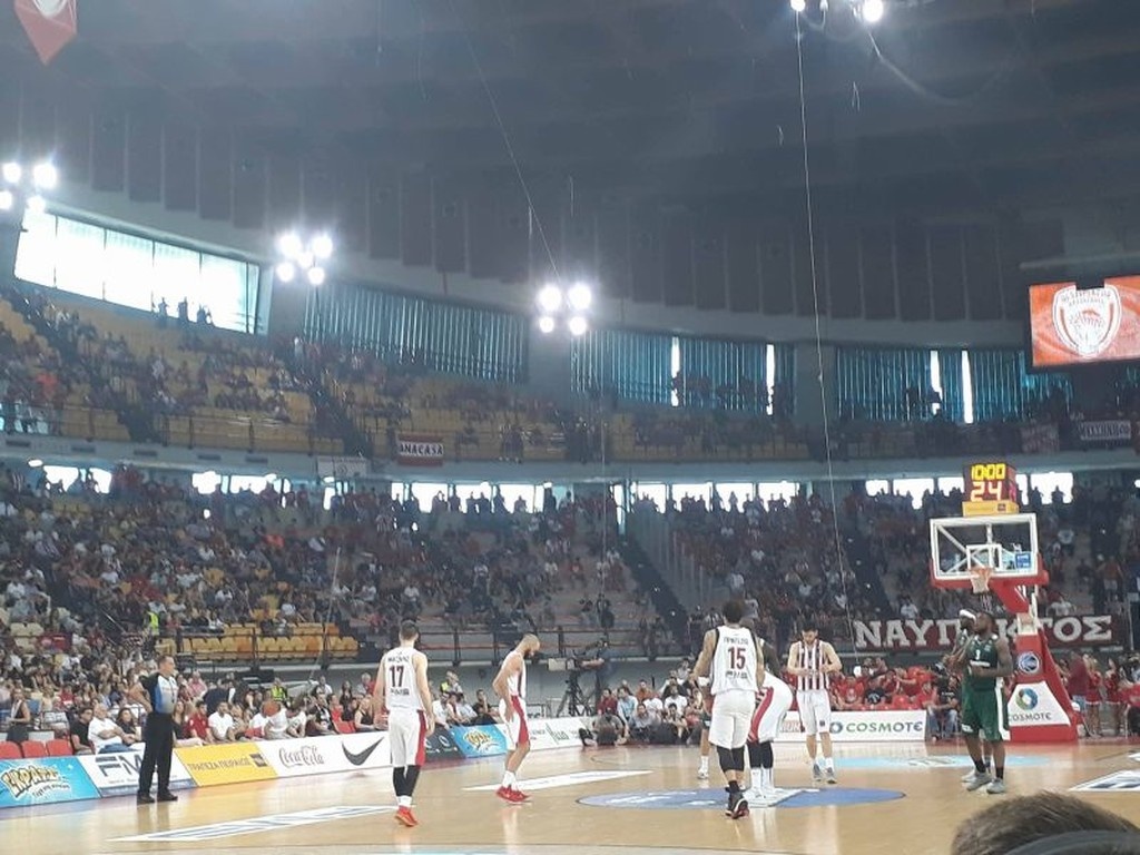 Ολυμπιακός – Παναθηναϊκός Superfoods: Άδειο το ΣΕΦ! (photo)