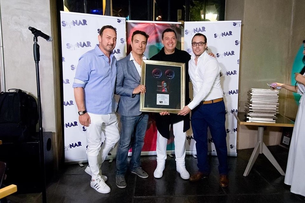 «Πλατινένιος» ο Νίκος Μακρόπουλος! Δείτε όλα όσα έγιναν στην απονομή!