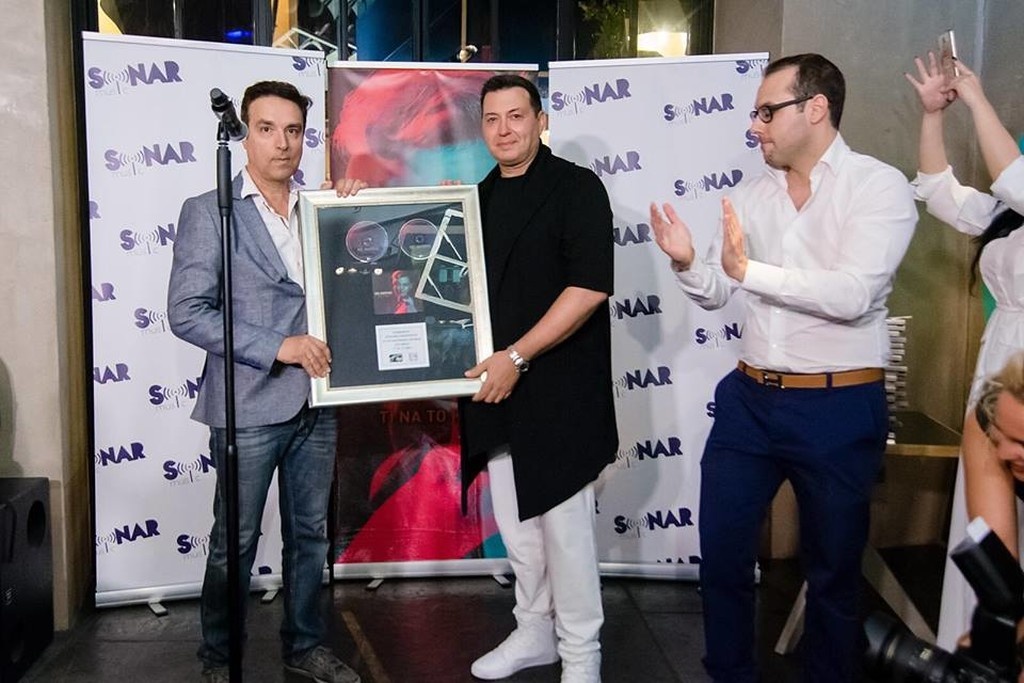 «Πλατινένιος» ο Νίκος Μακρόπουλος! Δείτε όλα όσα έγιναν στην απονομή!