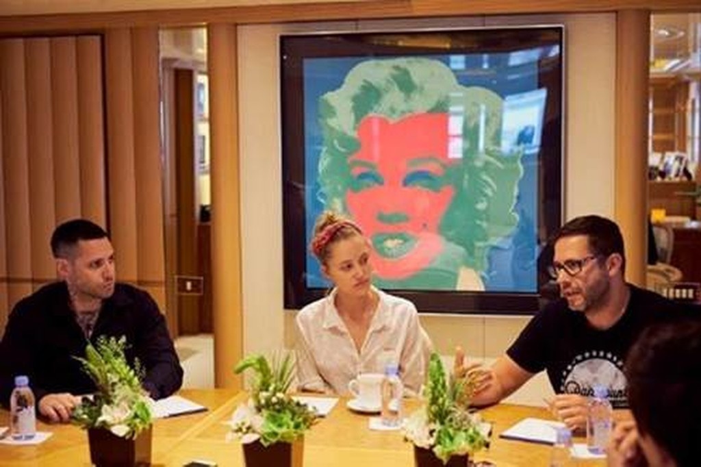 Η ταινία “TAU”, παραγωγής Πάρι Κασιδόκωστα-Λάτση & Τέρυ Ντούγκα, έρχεται αποκλειστικά στο Netflix