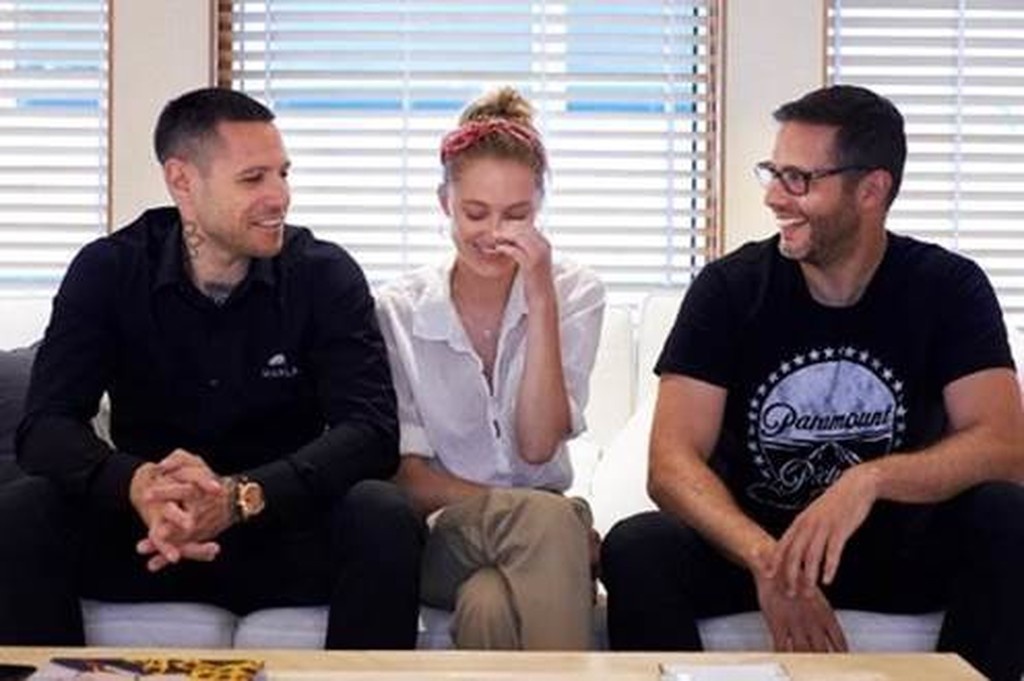 Η ταινία “TAU”, παραγωγής Πάρι Κασιδόκωστα-Λάτση & Τέρυ Ντούγκα, έρχεται αποκλειστικά στο Netflix