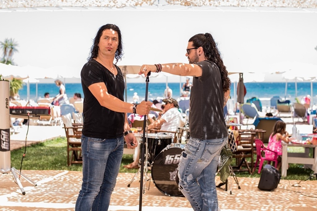 Το «βενζινάδικο» των 1550 ειναι η επιτυχία του φετινού καλοκαιριού