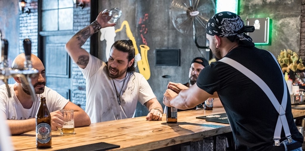 Το «βενζινάδικο» των 1550 ειναι η επιτυχία του φετινού καλοκαιριού