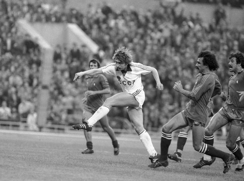 Παγκόσμιο Κύπελλο Ποδοσφαίρου 2018: Βανδάλισαν το άγαλμα του Τσερενκόφ (photos)