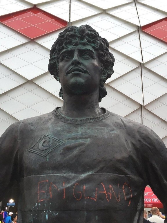 Παγκόσμιο Κύπελλο Ποδοσφαίρου 2018: Βανδάλισαν το άγαλμα του Τσερενκόφ (photos)