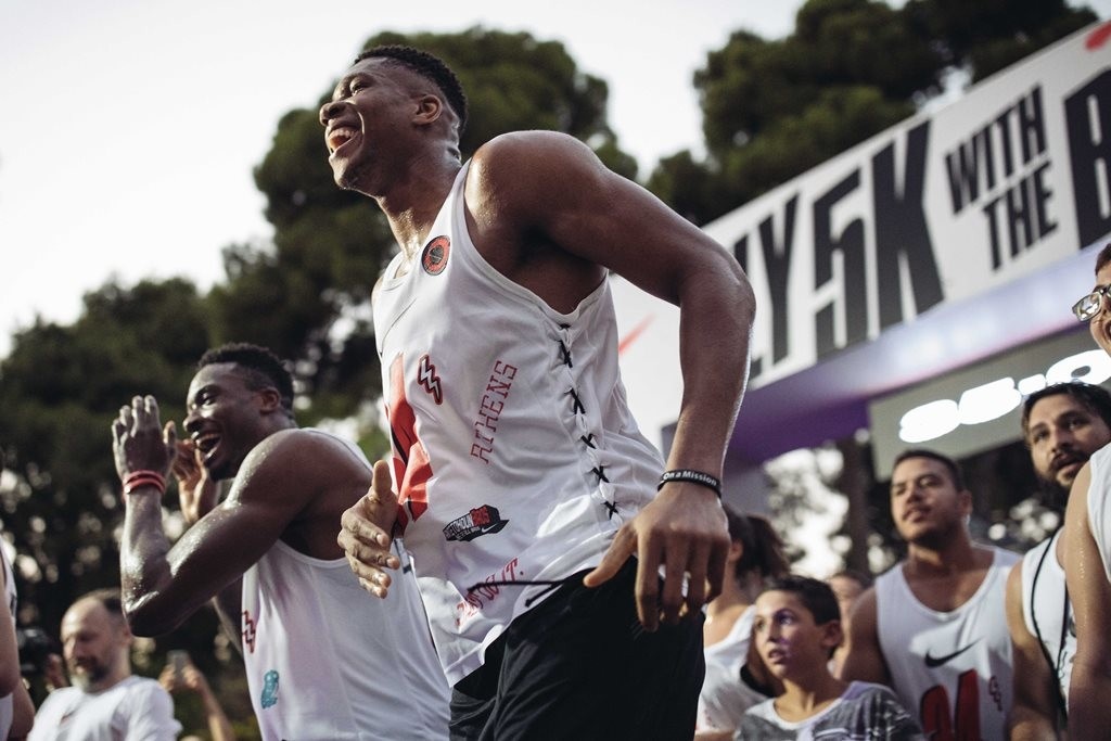 Antetokounbros 5K Run: Η Αθήνα έτρεξε με Γιάννη και Θανάση ενάντιο σε όλα τα εμπόδια