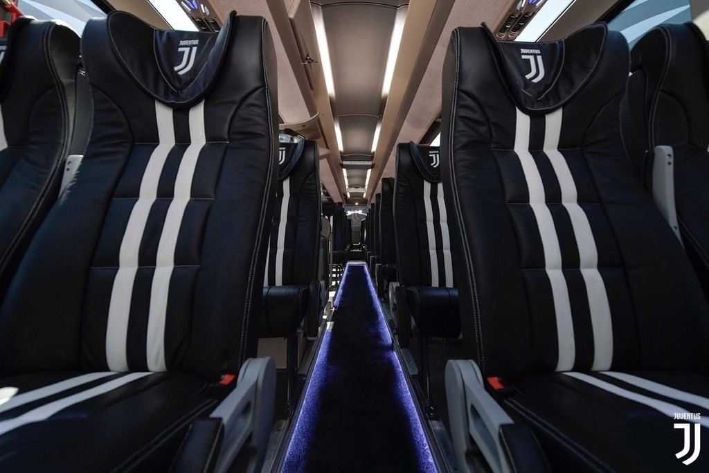 Τα… σπάει το νέο πούλμαν της Γιουβέντους (photos)