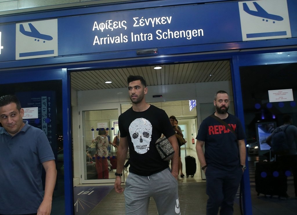 Ολυμπιακός: Έφτασε Ελλάδα και ανακοινώνεται ο Μεριά (photos)