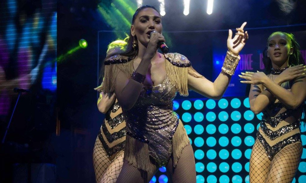Stefany Loca: Προκαλεί πανικό στην Ρόδο με τις εμφανίσεις της