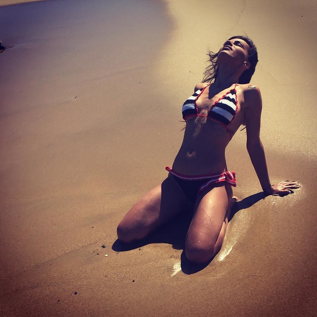 Κολάζει… με την κορμάρα της η Χριστίνα Κολέτσα (photos)