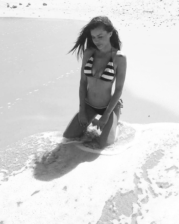 Κολάζει… με την κορμάρα της η Χριστίνα Κολέτσα (photos)