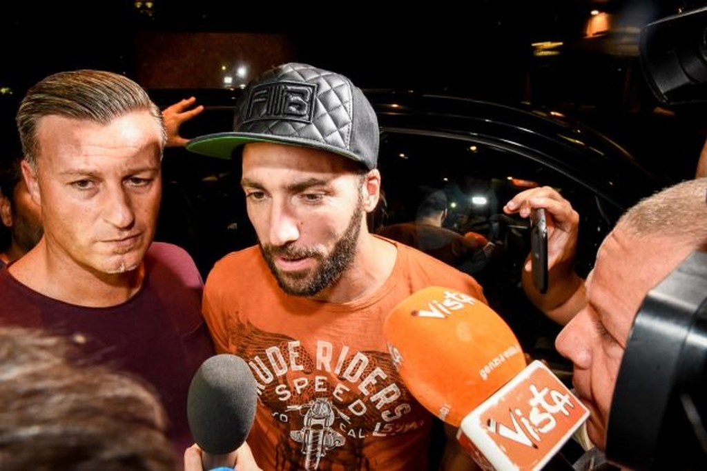 Μίλαν: Οπαδική… τρέλα για τα ιατρικά του Ιγκουαΐν (photos+video)