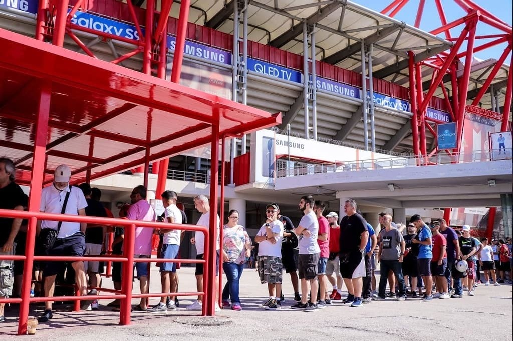 Ολυμπιακός: «Τρέλα» οπαδών για Μπέρνλι (photos)