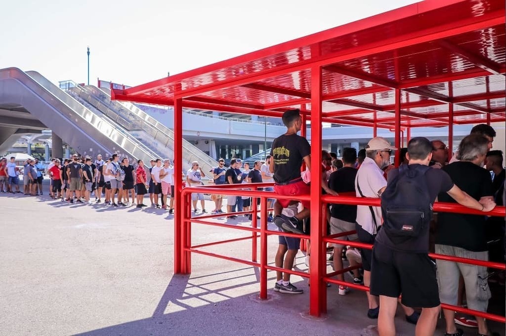 Ολυμπιακός: «Τρέλα» οπαδών για Μπέρνλι (photos)