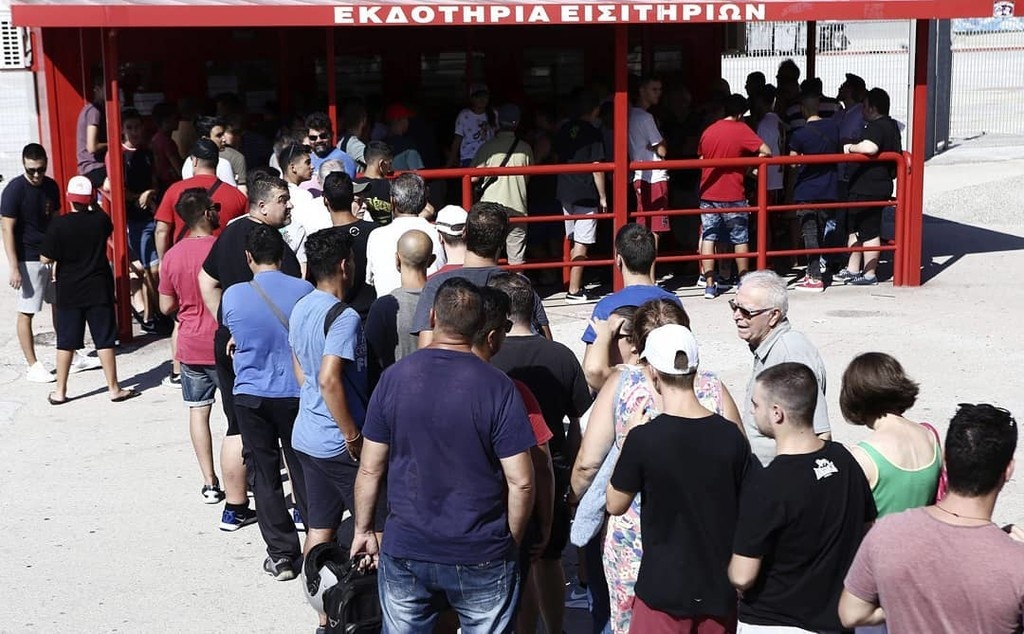 Ολυμπιακός: «Τρέλα» οπαδών για Μπέρνλι (photos)