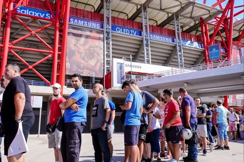 Ολυμπιακός: «Τρέλα» οπαδών για Μπέρνλι (photos)