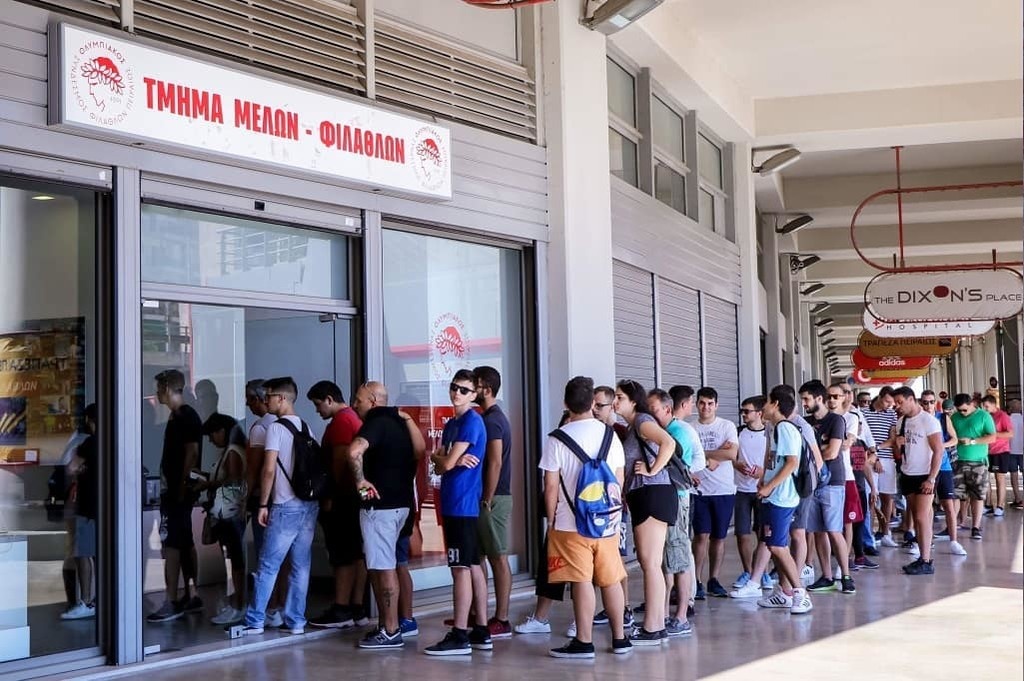 Ολυμπιακός: «Τρέλα» οπαδών για Μπέρνλι (photos)
