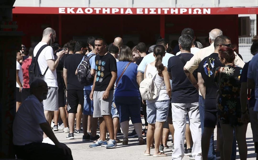 Ολυμπιακός: «Τρέλα» οπαδών για Μπέρνλι (photos)